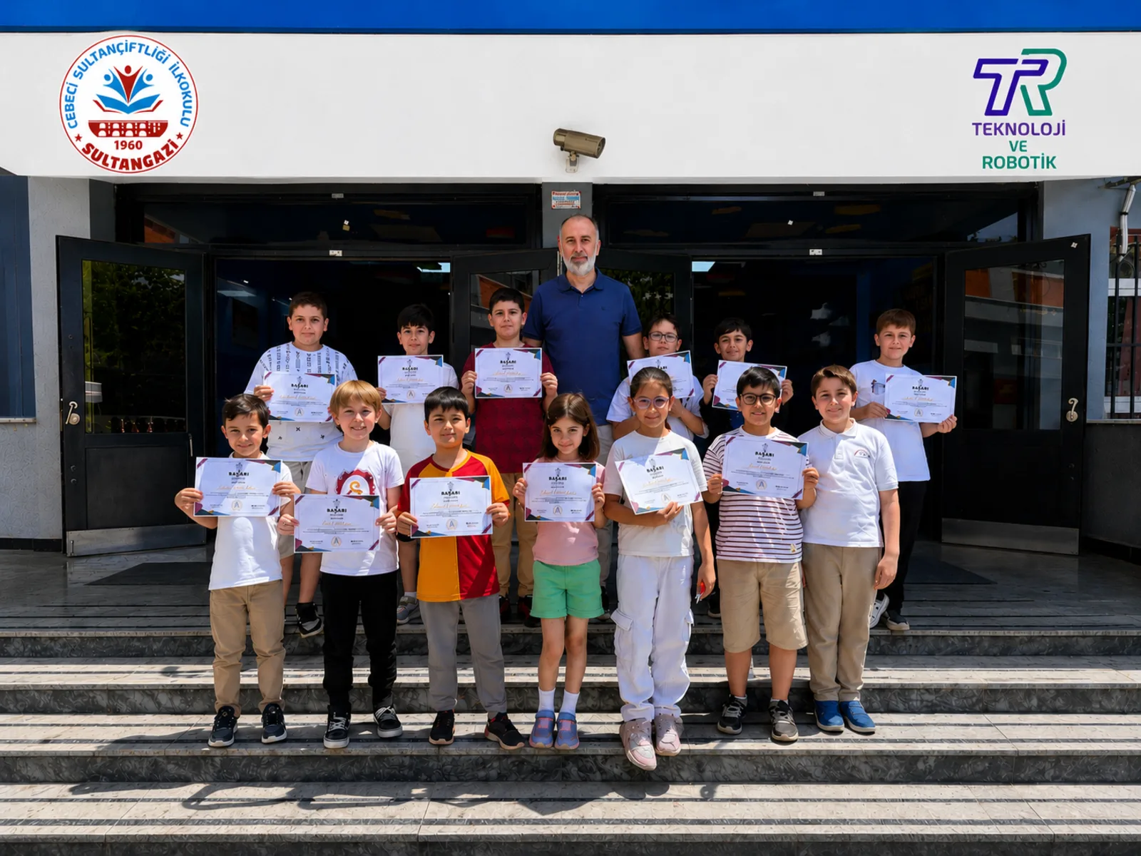 Cebeci Sultan Çiftliği İlkokulu öğrencileri Teknoloji ve Robotik yıl sonu sertifika töreninde